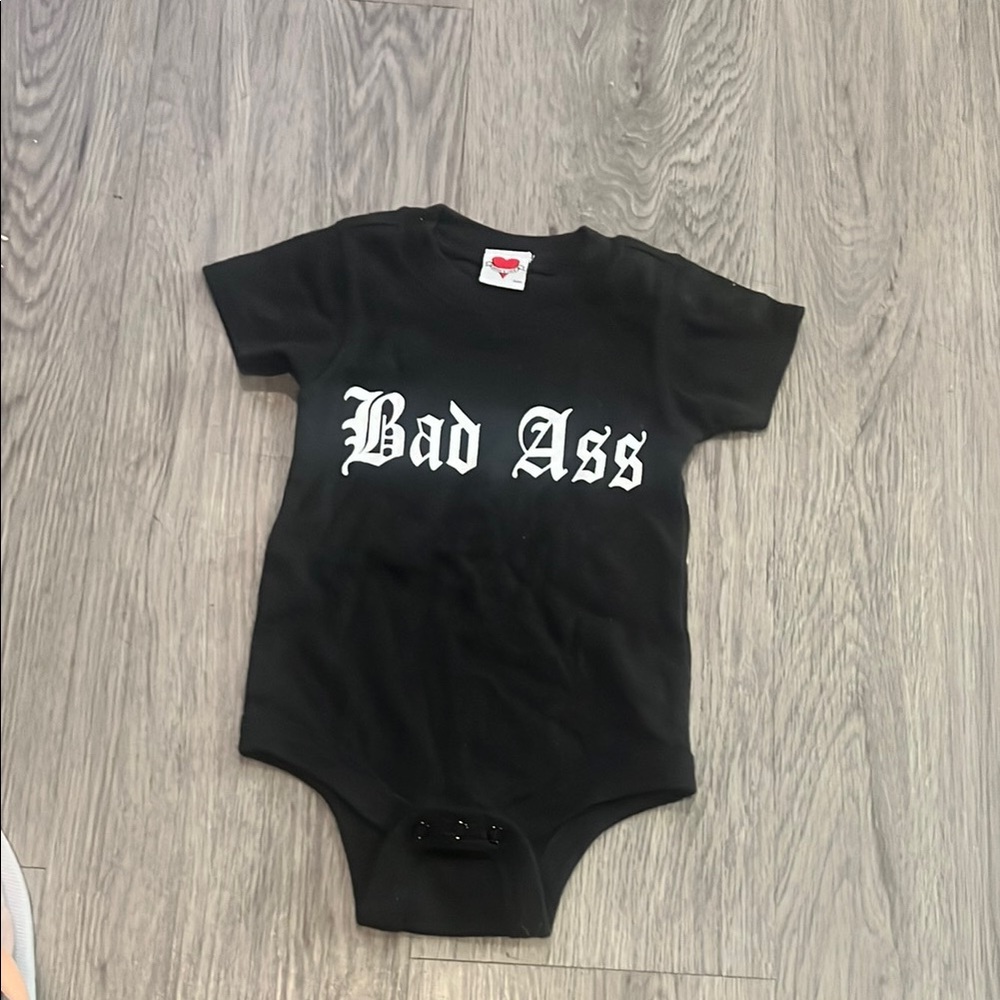 Black Graphic Baby Onesie size 6 months 💙